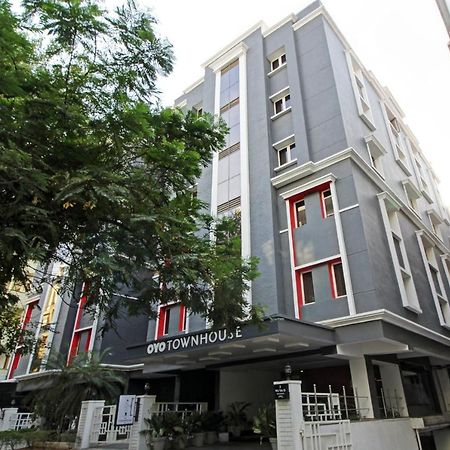 Oyo Townhouse 9 Hitech City Hyderabad Esterno foto