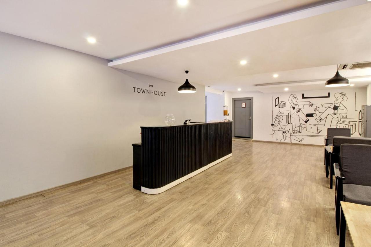 Oyo Townhouse 9 Hitech City Hyderabad Esterno foto
