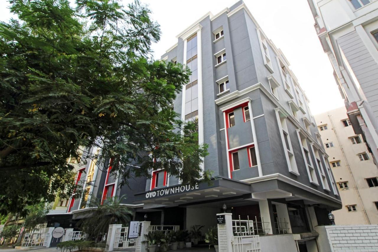 Oyo Townhouse 9 Hitech City Hyderabad Esterno foto