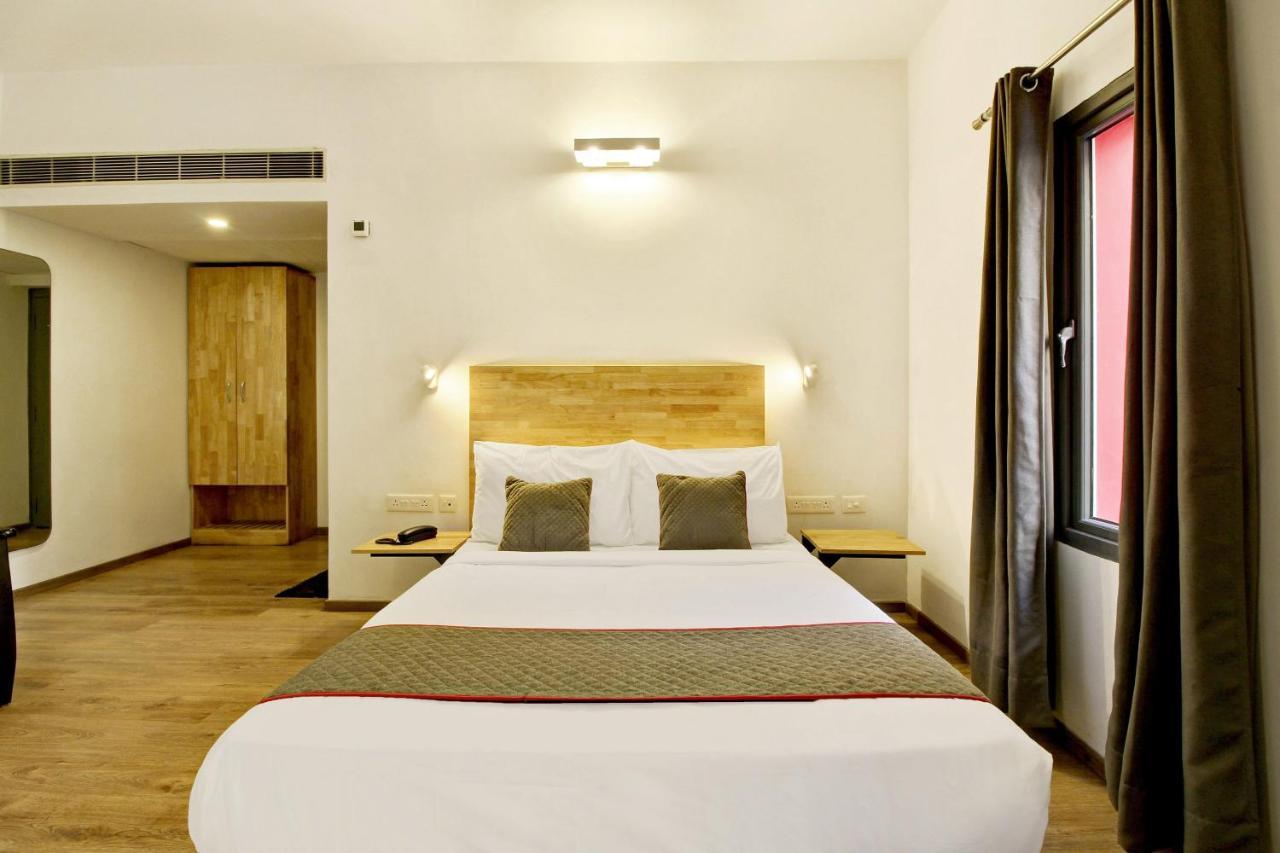 Oyo Townhouse 9 Hitech City Hyderabad Esterno foto