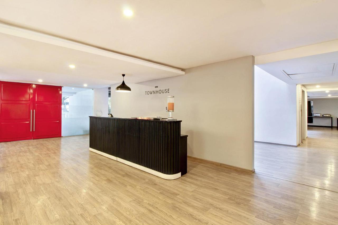 Oyo Townhouse 9 Hitech City Hyderabad Esterno foto