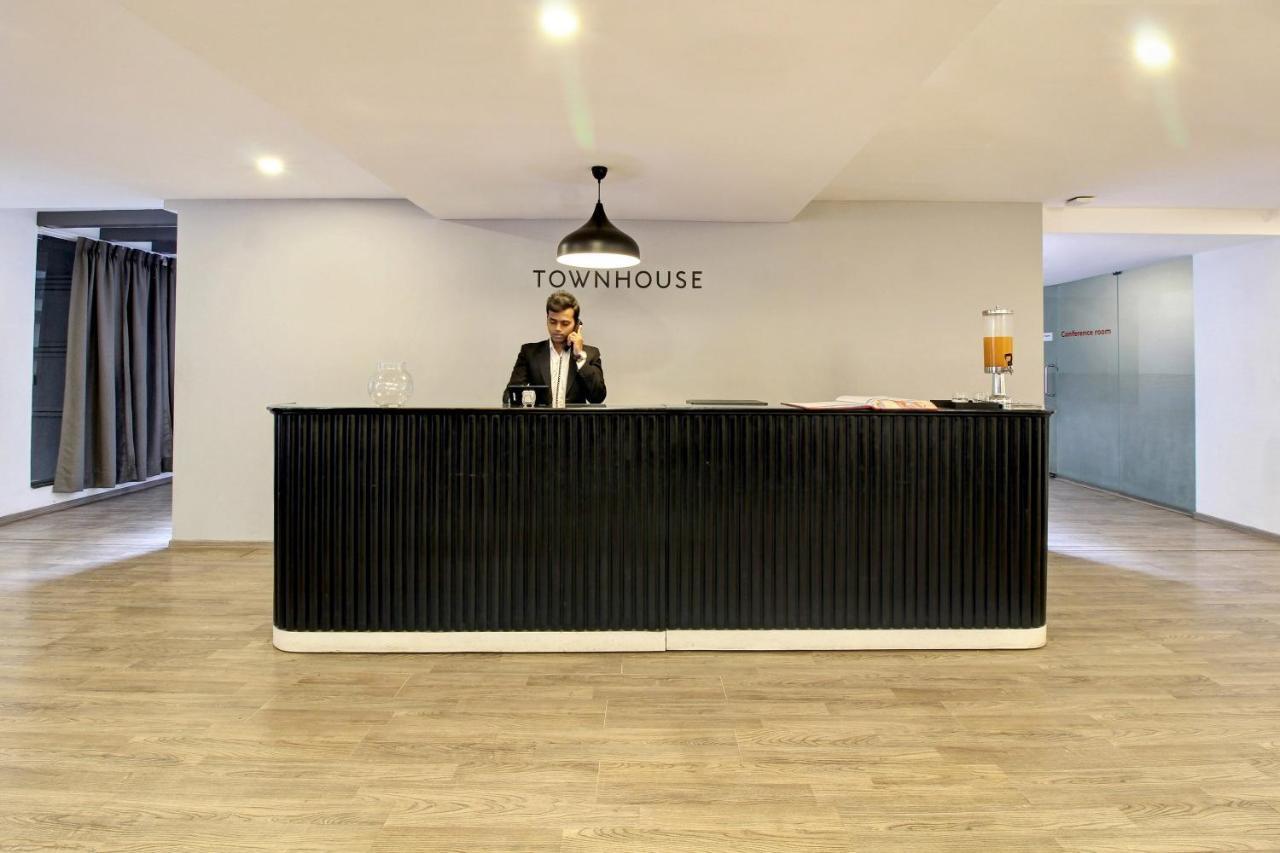 Oyo Townhouse 9 Hitech City Hyderabad Esterno foto